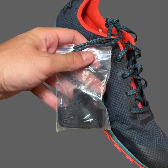 Under Armour Brigade XC Low Men's Size 11.5 Track Shoes 3022001-401 NWT - Picture 3 of 8